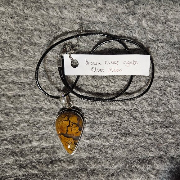 Golden brown moss agate pendant, silver plate on a black cord, artisan, new - Picture 4 of 4